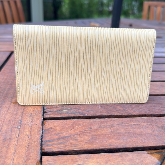 Louis Vuitton Epi Yellow Checkbook Holder - Picture 13 of 13